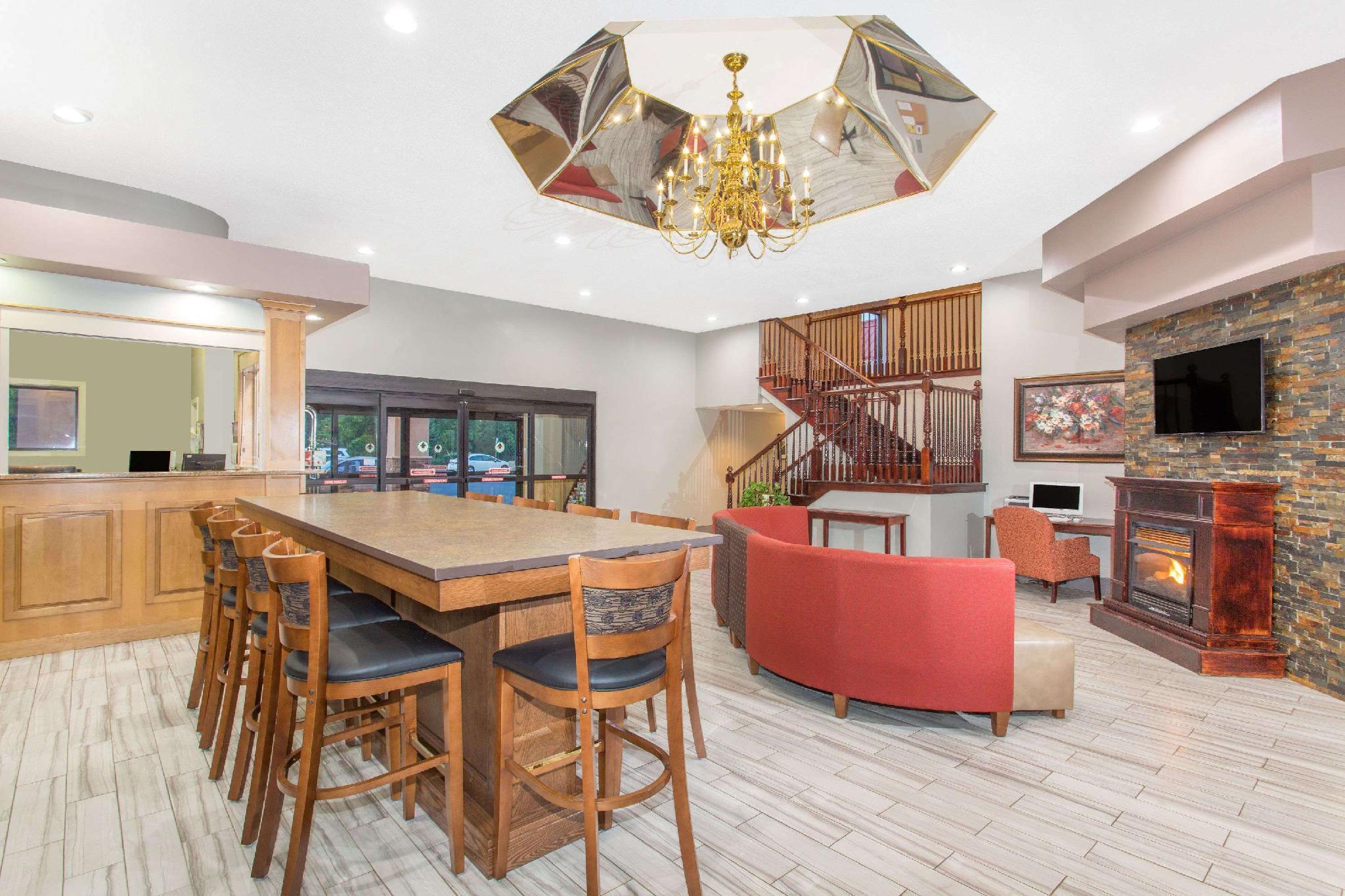 Ramada By Wyndham Hendersonville Exterior foto
