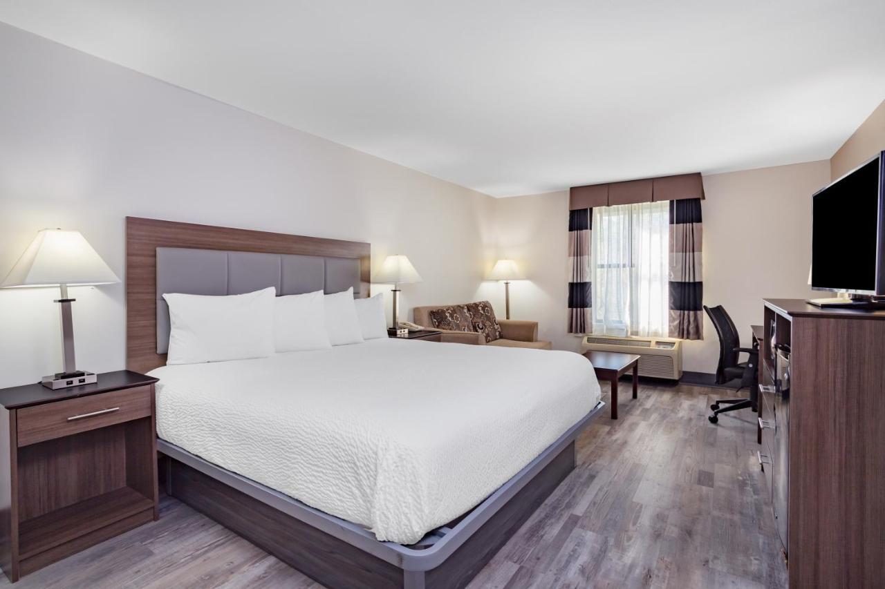Ramada By Wyndham Hendersonville Exterior foto