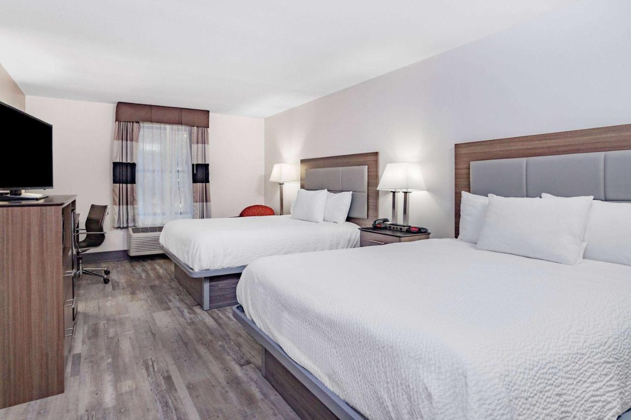 Ramada By Wyndham Hendersonville Exterior foto